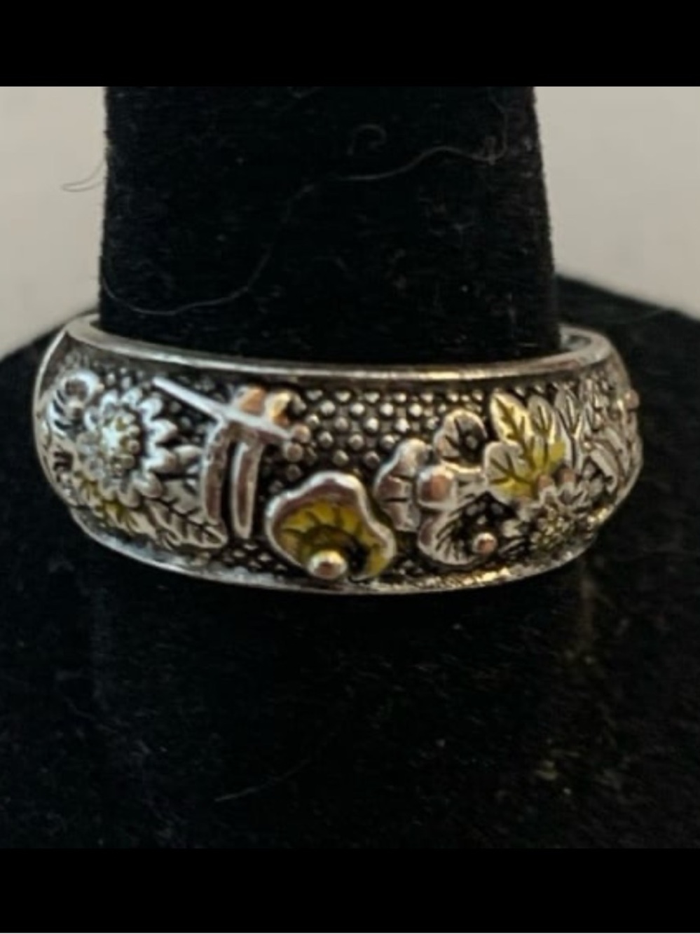 New! Vintage Style Women Silver Color Band Ring. Material: Copper. Size: 9.